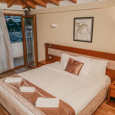 Center Hotel Gjirokaster Bagian luar foto