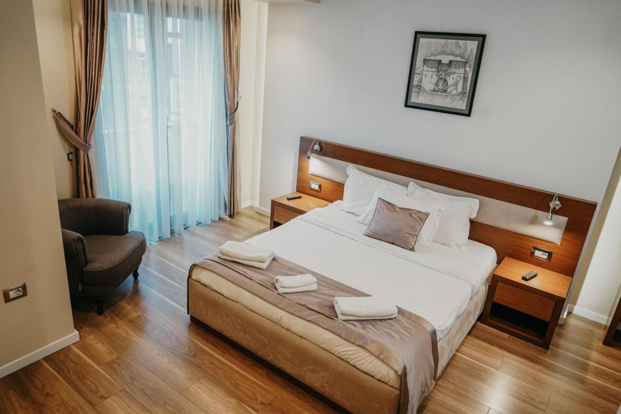 Center Hotel Gjirokaster Bagian luar foto
