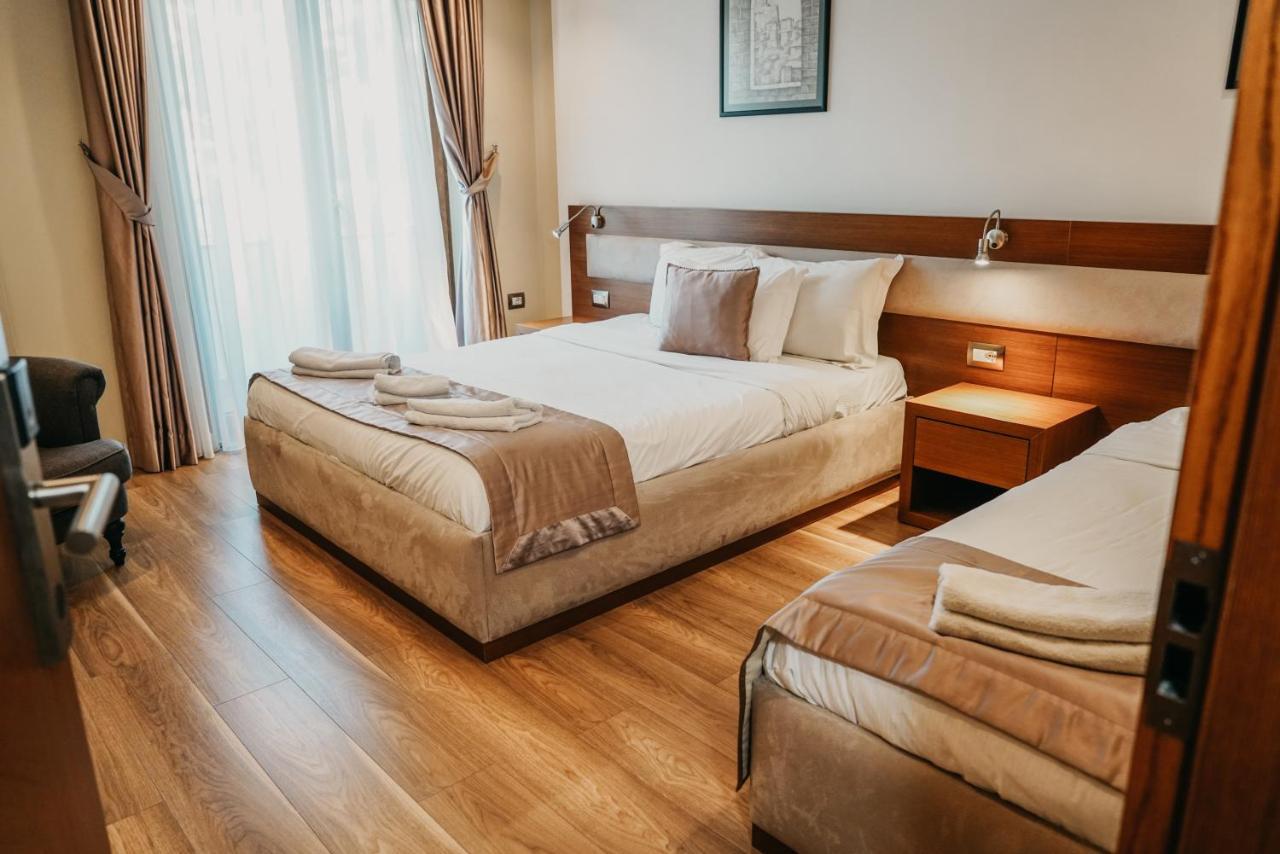 Center Hotel Gjirokaster Bagian luar foto