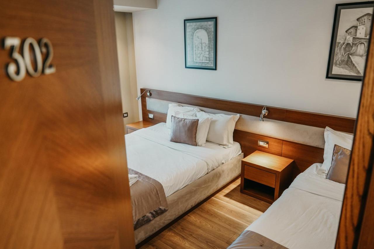 Center Hotel Gjirokaster Bagian luar foto