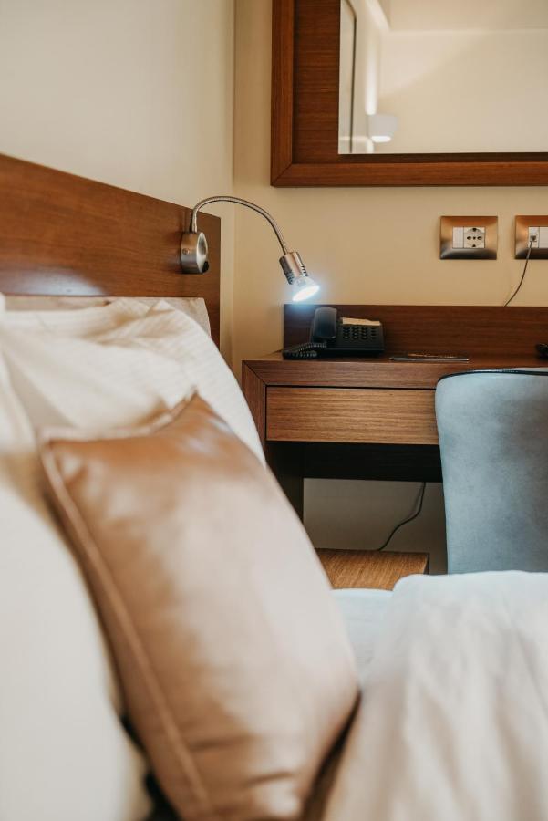 Center Hotel Gjirokaster Bagian luar foto