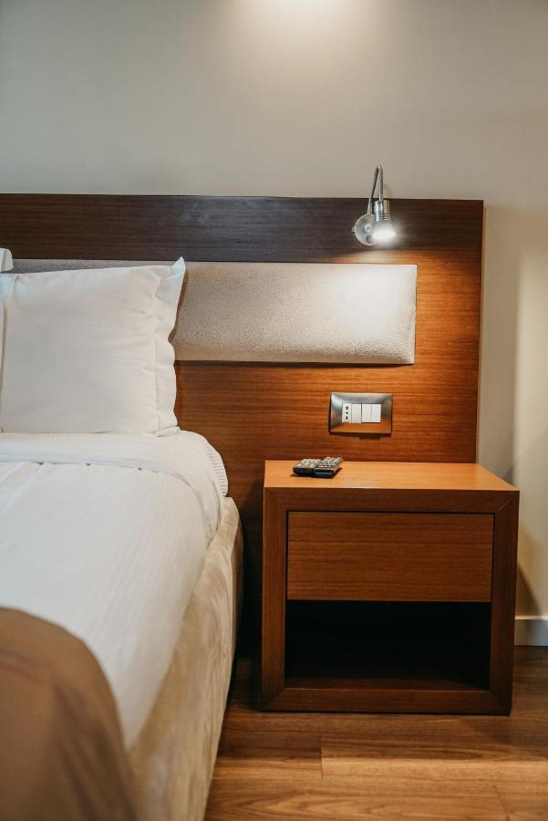 Center Hotel Gjirokaster Bagian luar foto