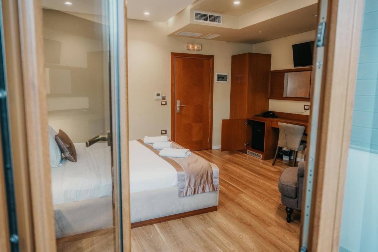 Center Hotel Gjirokaster Bagian luar foto