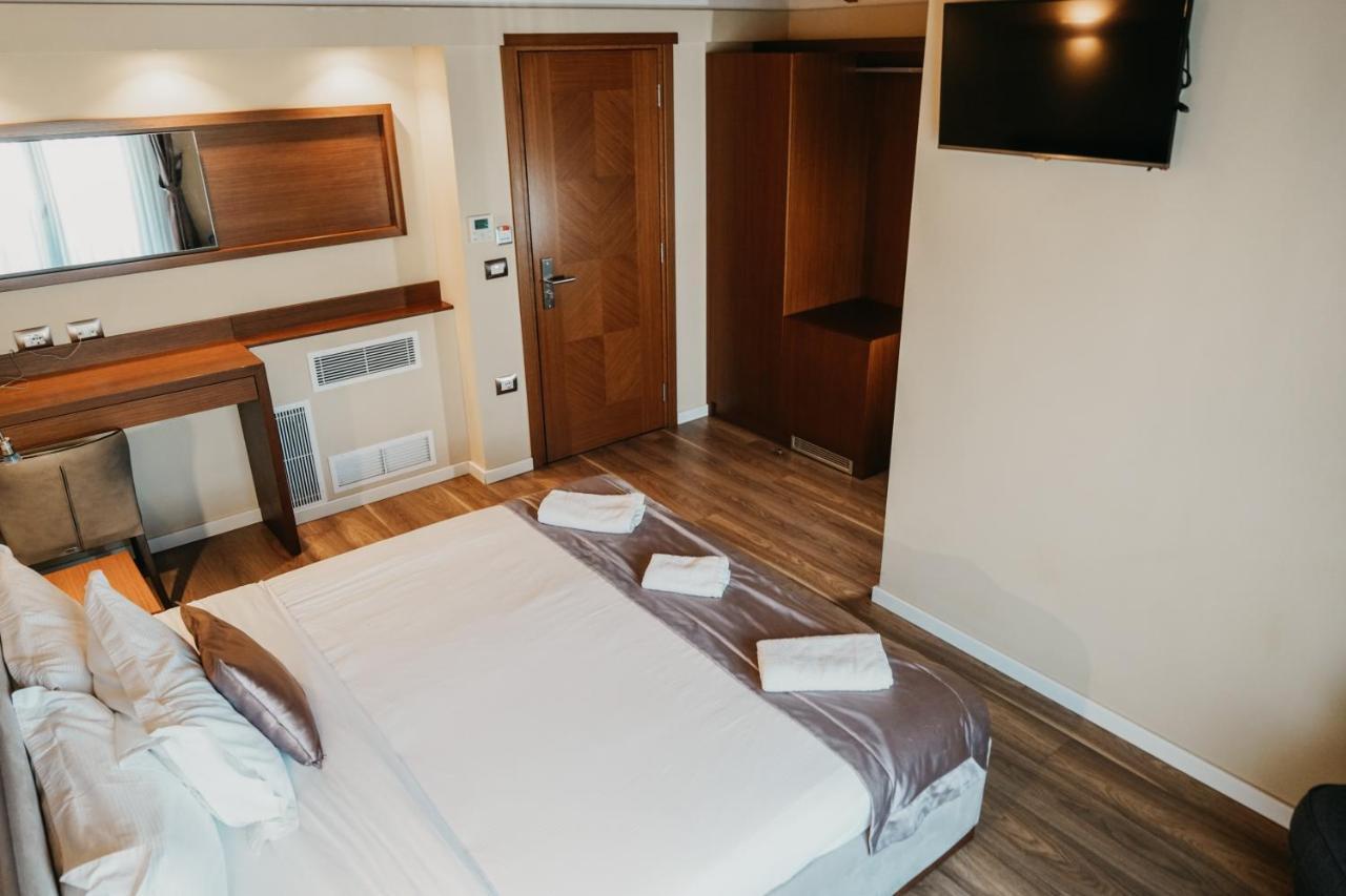 Center Hotel Gjirokaster Bagian luar foto