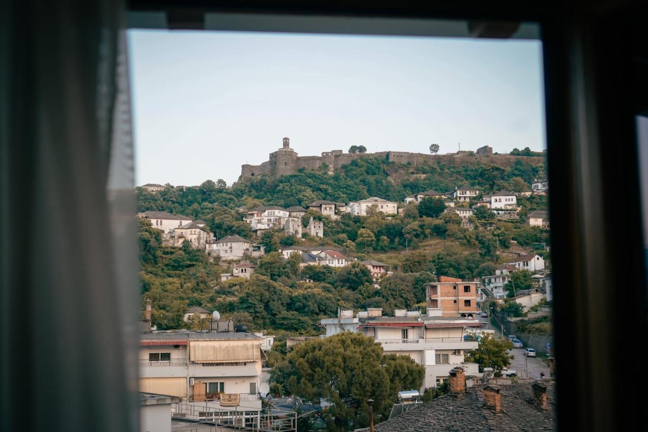 Center Hotel Gjirokaster Bagian luar foto