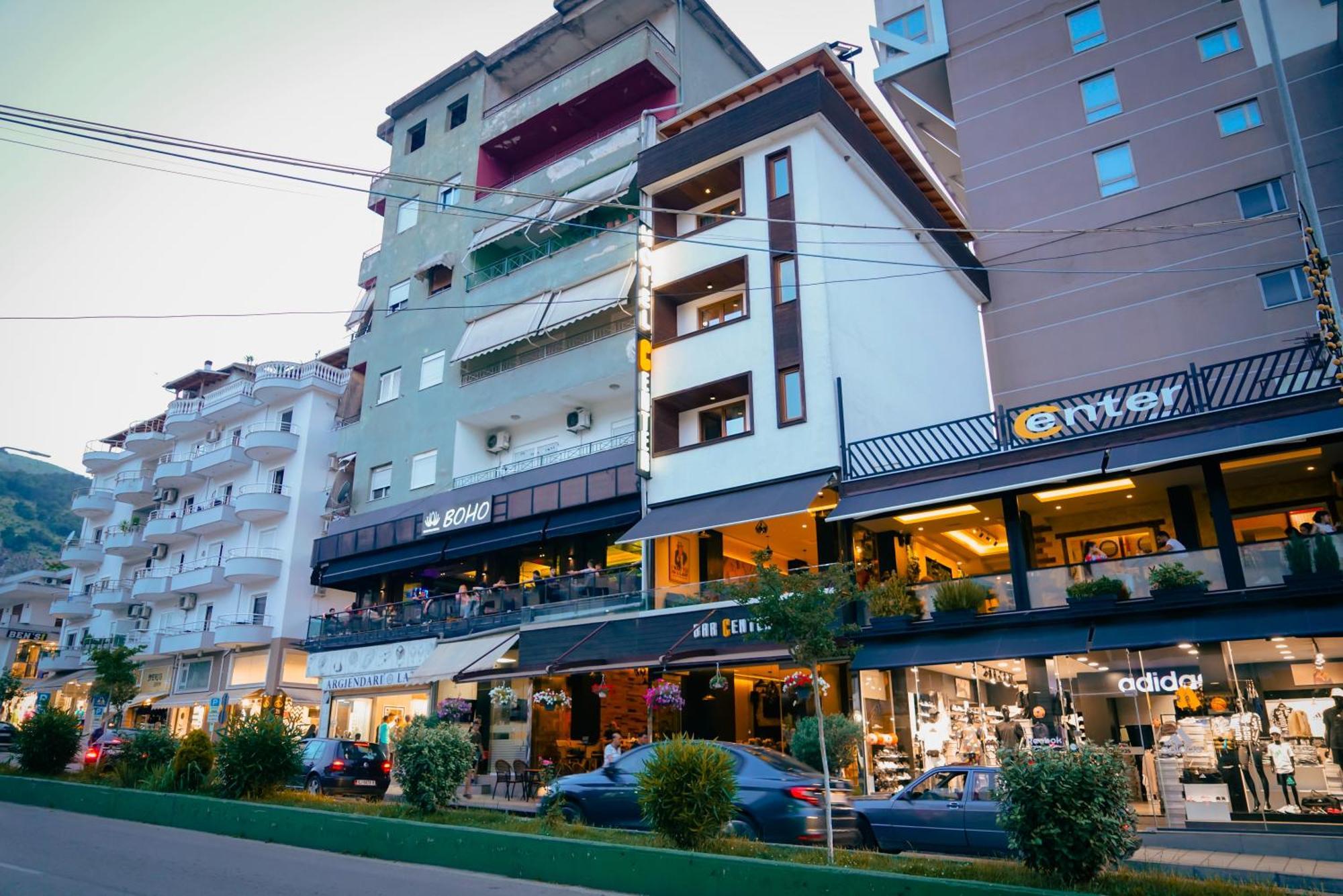 Center Hotel Gjirokaster Bagian luar foto